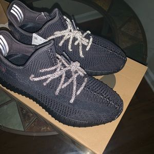Deadstock Yeezy Black Size 10